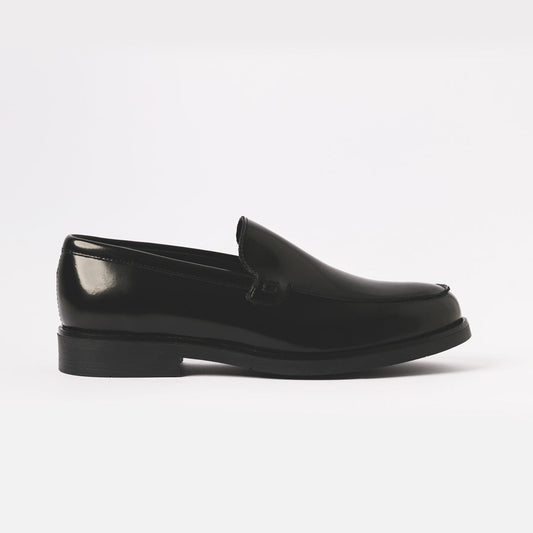 Moccasin 050 Black Abraded Leather Rubber Bottom